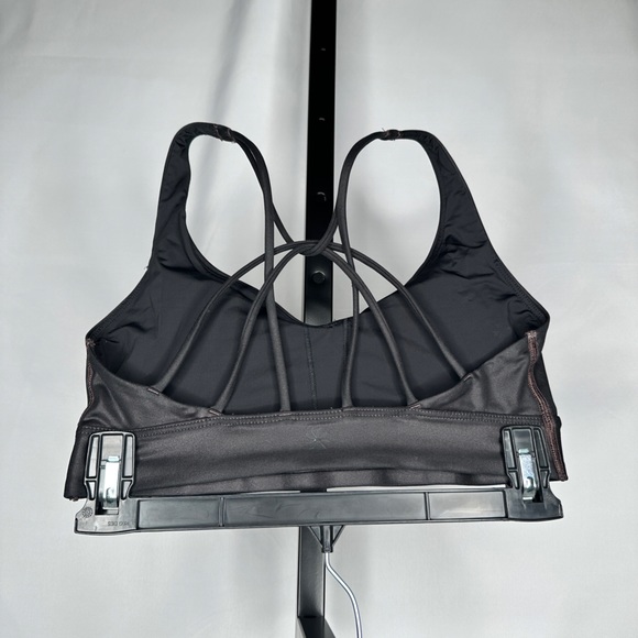 🧘🏽♀️Athleta Metallic Black Sports Bra - Picture 2 of 2